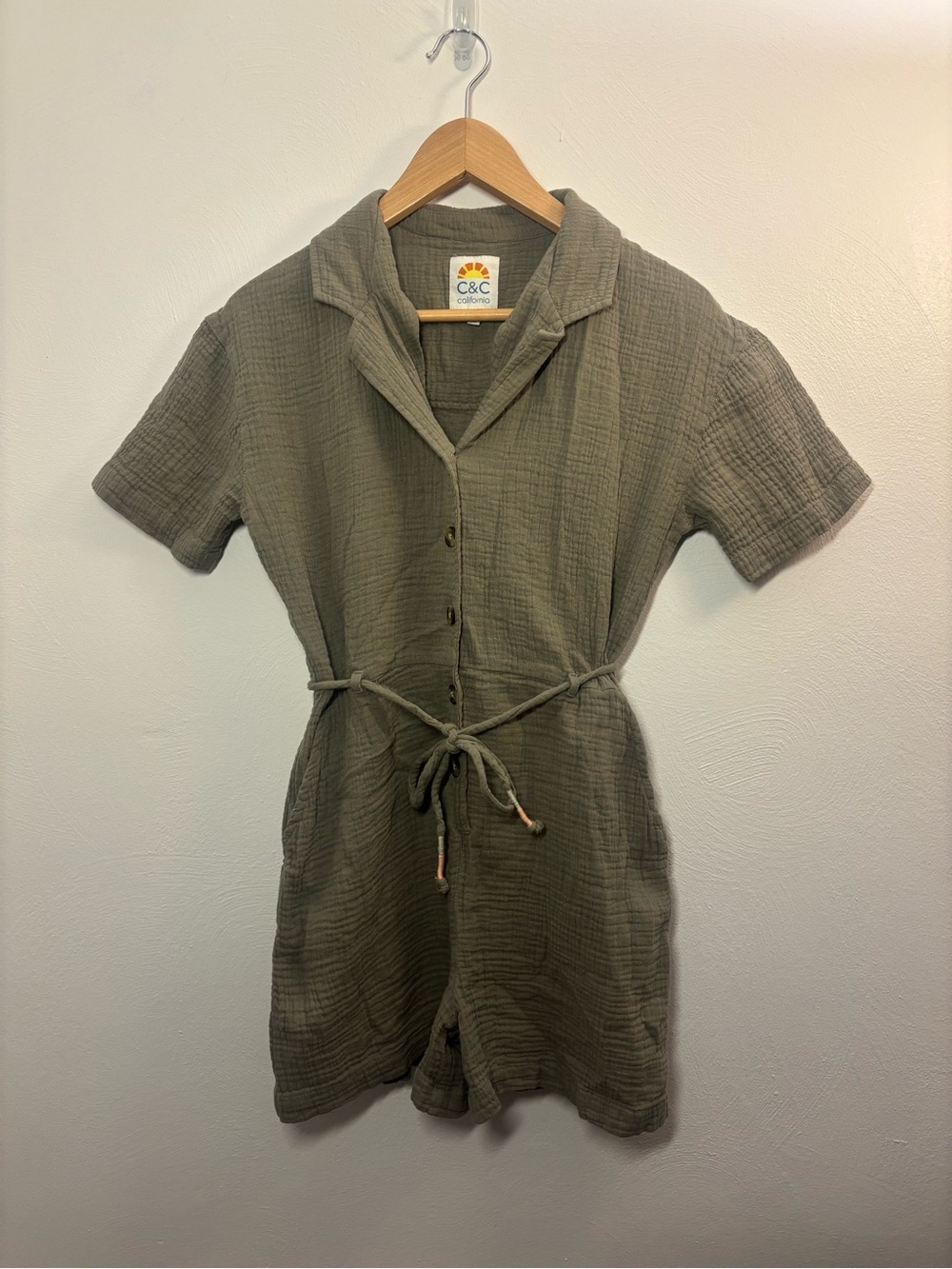 C&C California Olive Short-Sleeve Button Romper with Tie Waist Size Small